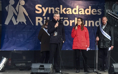 Bild från SRF:s aktion på Sergels Torg 9 maj. Ylva var moderator till tonerna av Pink Floyd.
